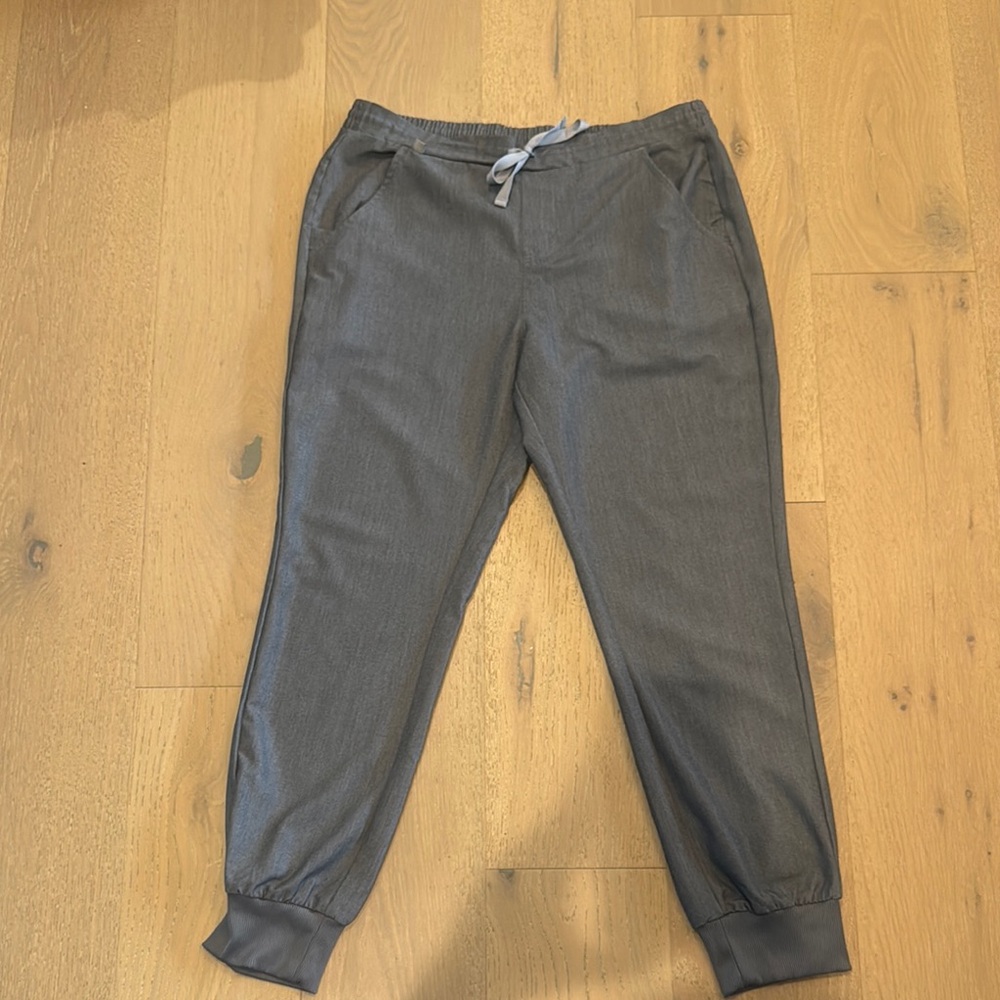 Gray Figs Scrub Pants size Large